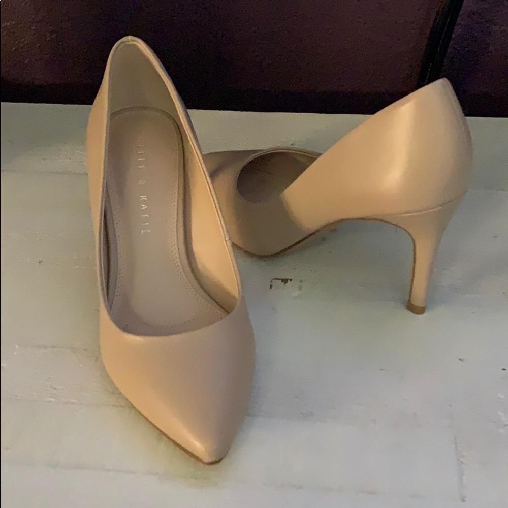 NEW Kelly & Katie astivia nude heel